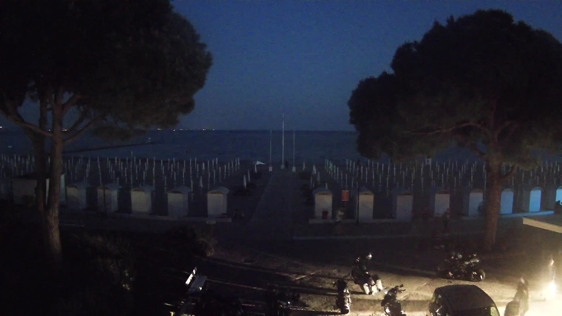 Grado Ulaz na Plažu | Pogled Uživo na Obalu