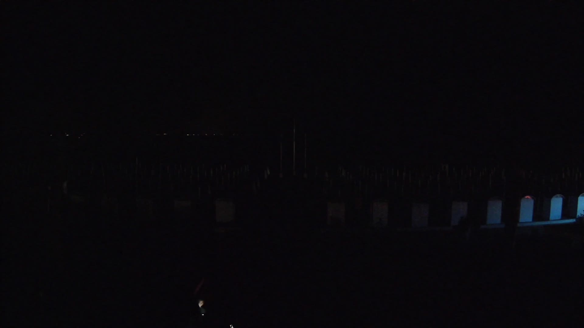 Gradež Vhod na Plažo: Pogled v Živo na Obalo
