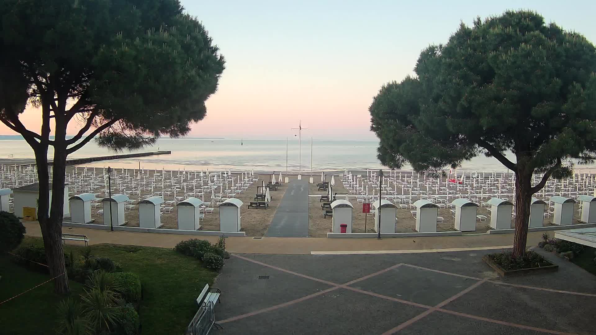 Grado Beach Webcam Entrance | Real-Time View of the Seaside