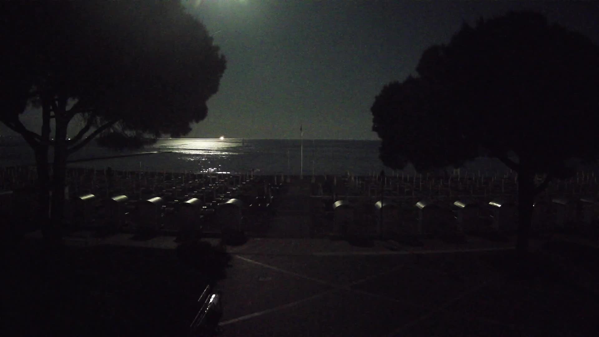 Grado Ulaz na Plažu | Pogled Uživo na Obalu