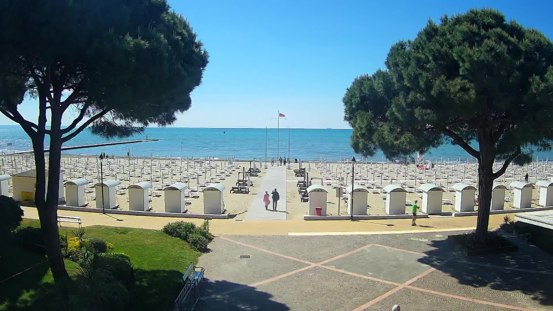 Gradež Vhod na Plažo: Pogled v Živo na Obalo