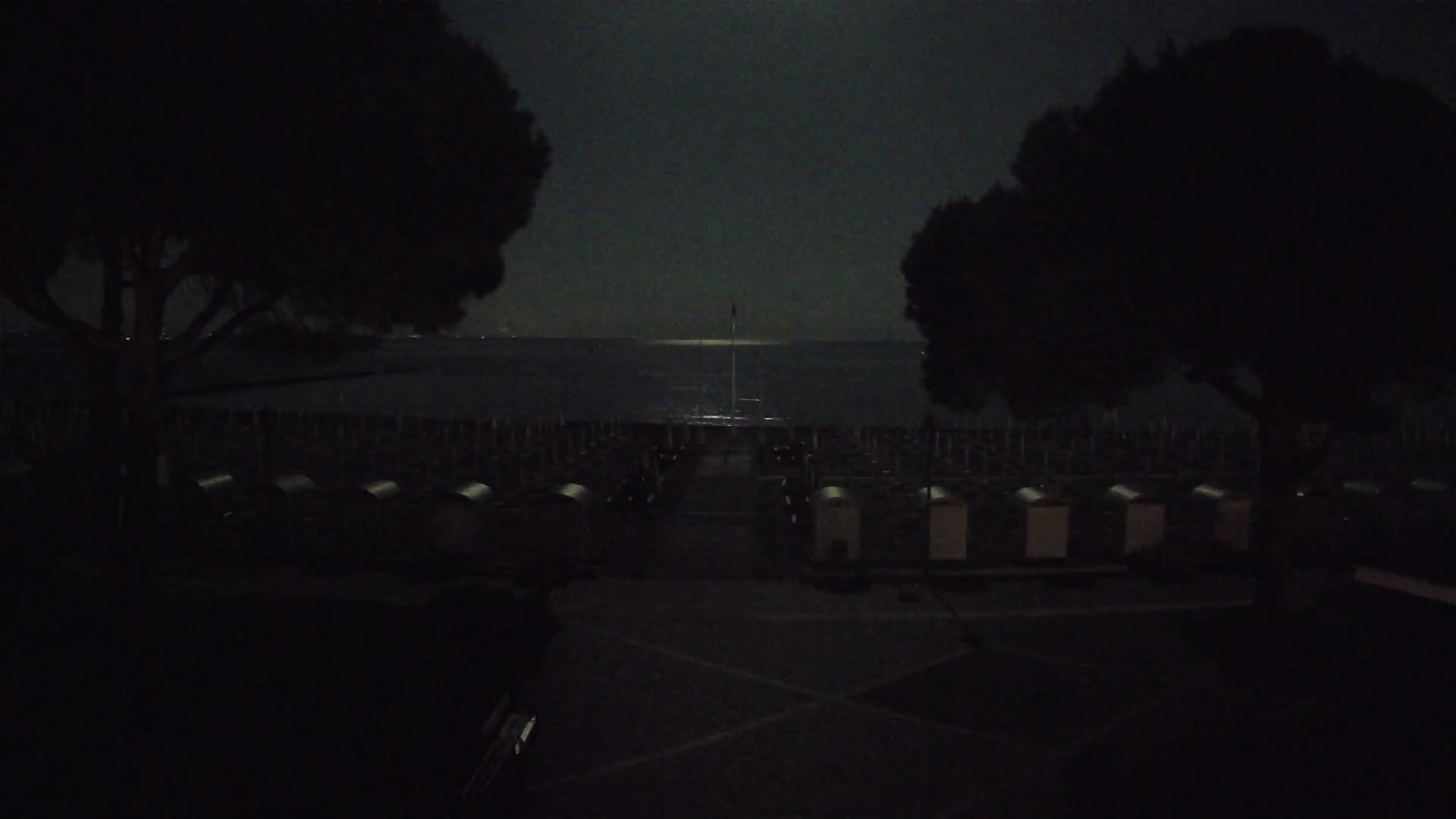 Grado Ulaz na Plažu | Pogled Uživo na Obalu