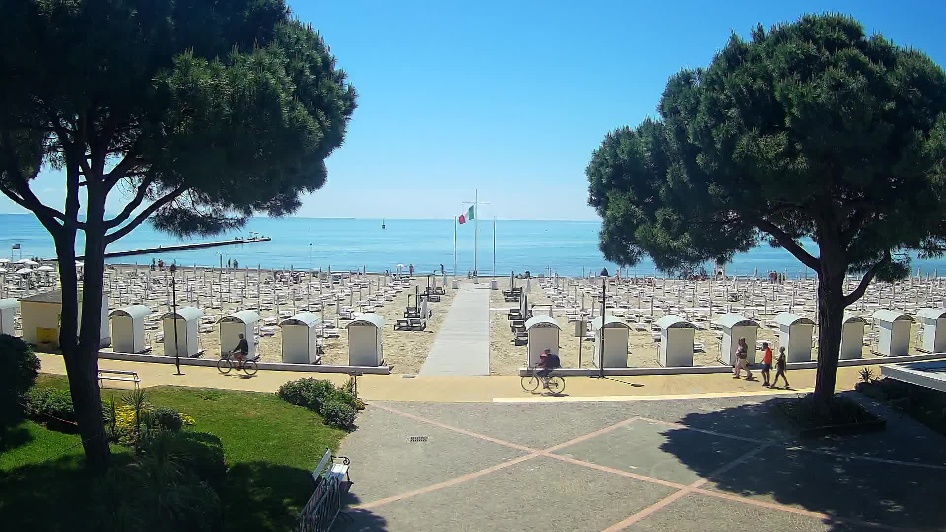 Grado Beach Webcam Entrance | Real-Time View of the Seaside
