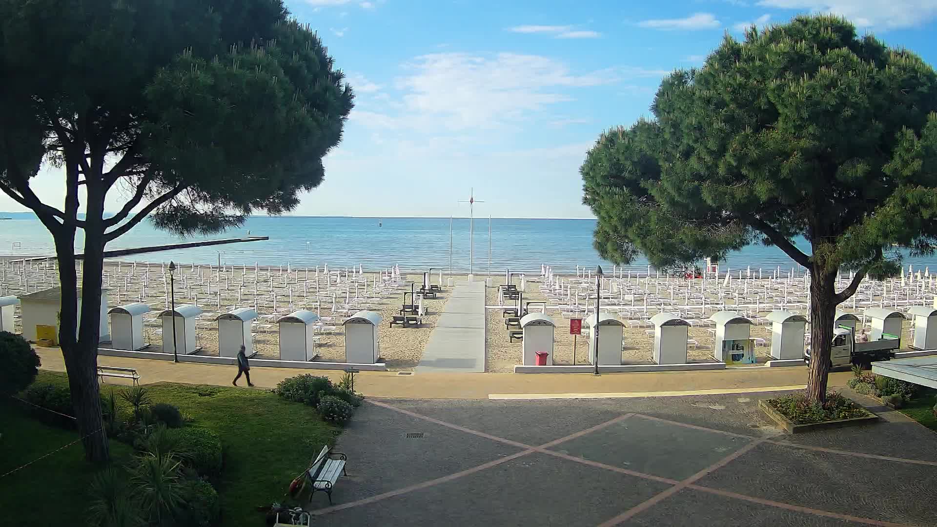 Gradež Vhod na Plažo: Pogled v Živo na Obalo
