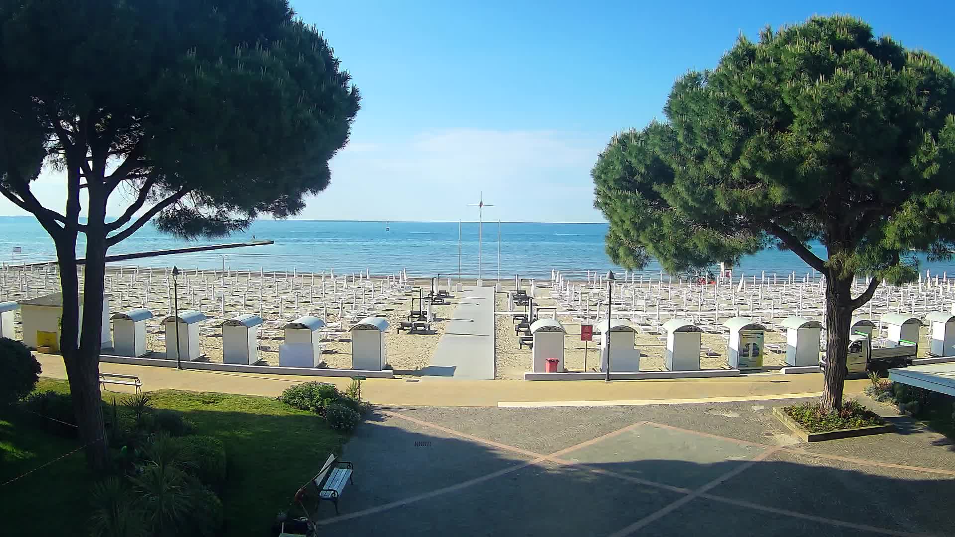 Grado Beach Webcam Entrance | Real-Time View of the Seaside