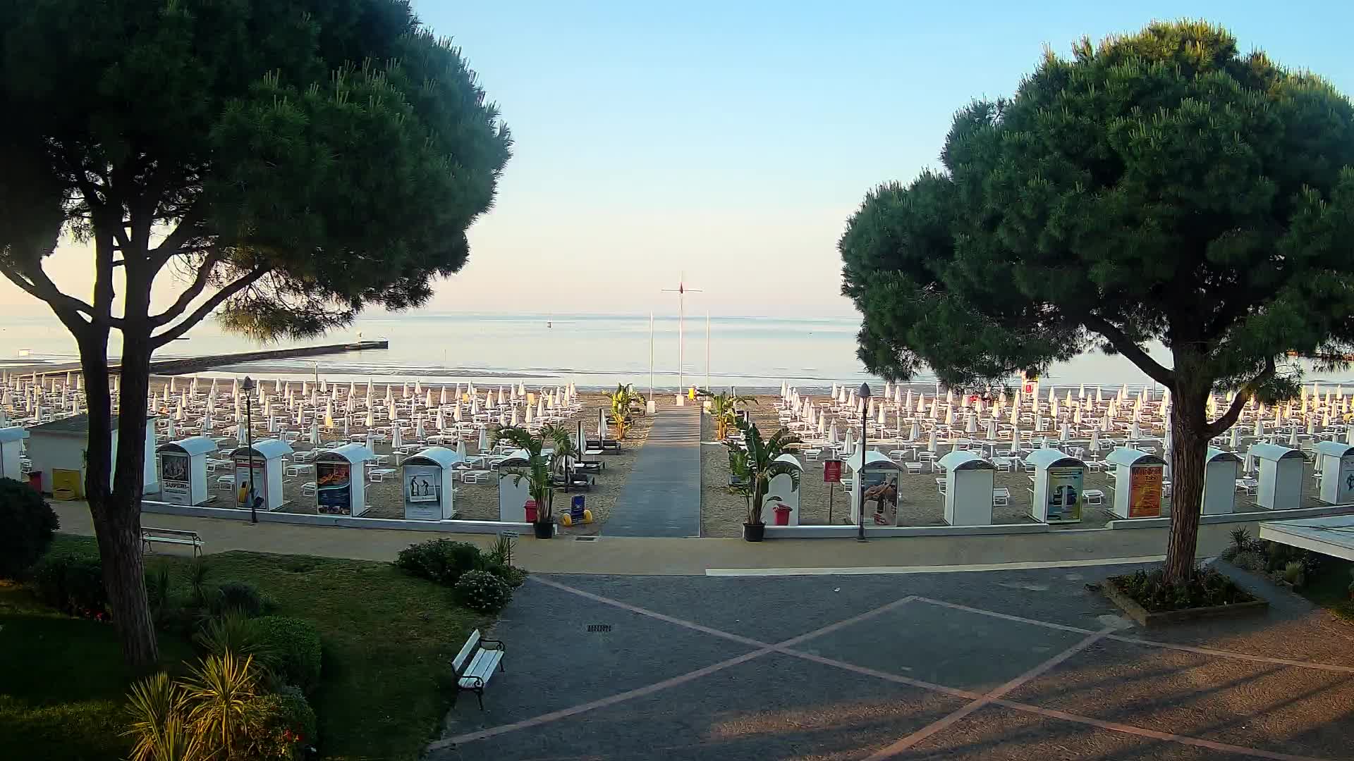 Grado Beach Webcam Entrance | Real-Time View of the Seaside
