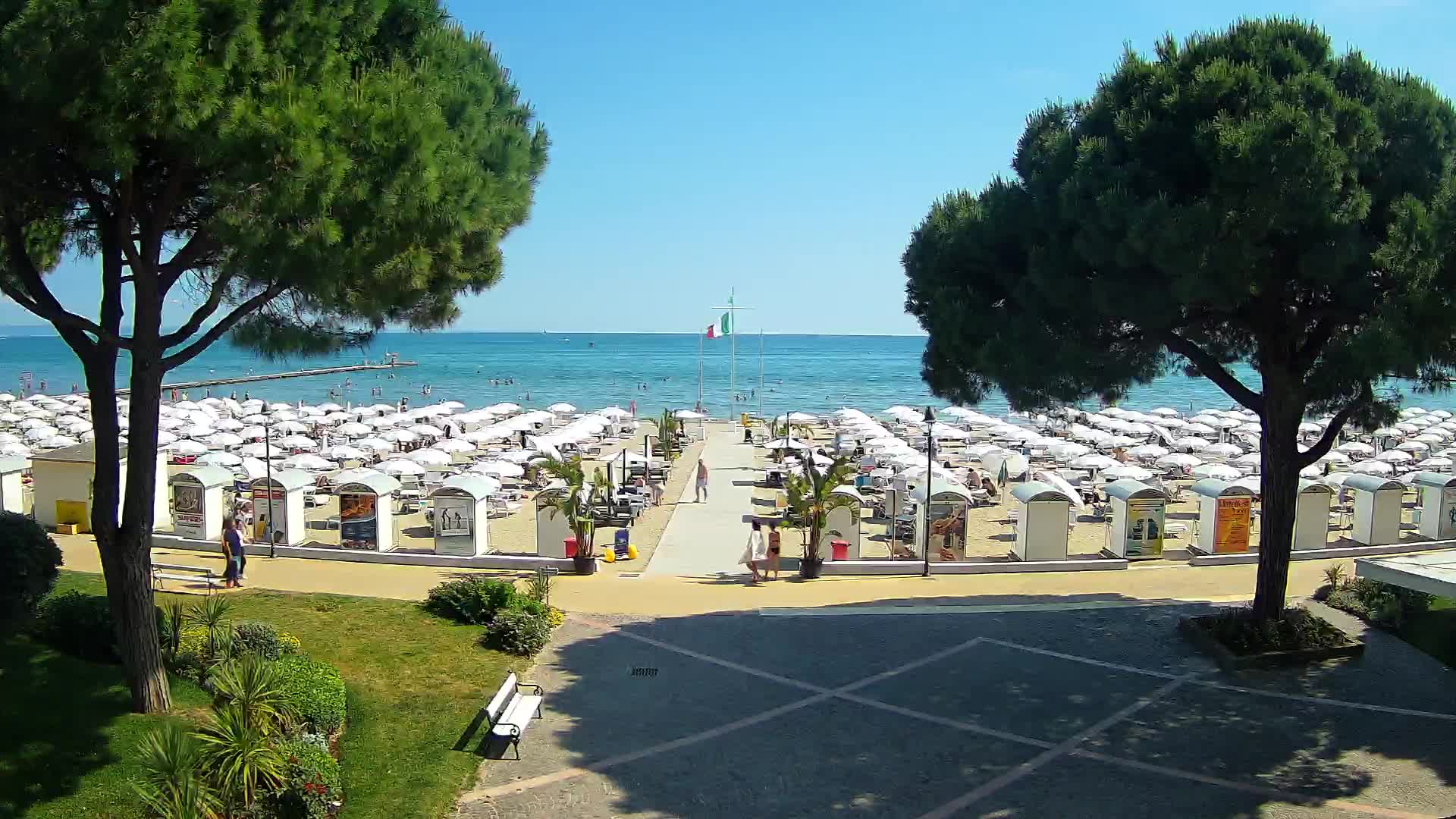 Grado Beach Webcam Entrance | Real-Time View of the Seaside