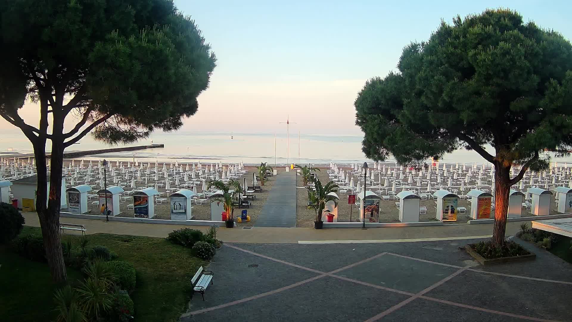 Grado Beach Webcam Entrance | Real-Time View of the Seaside