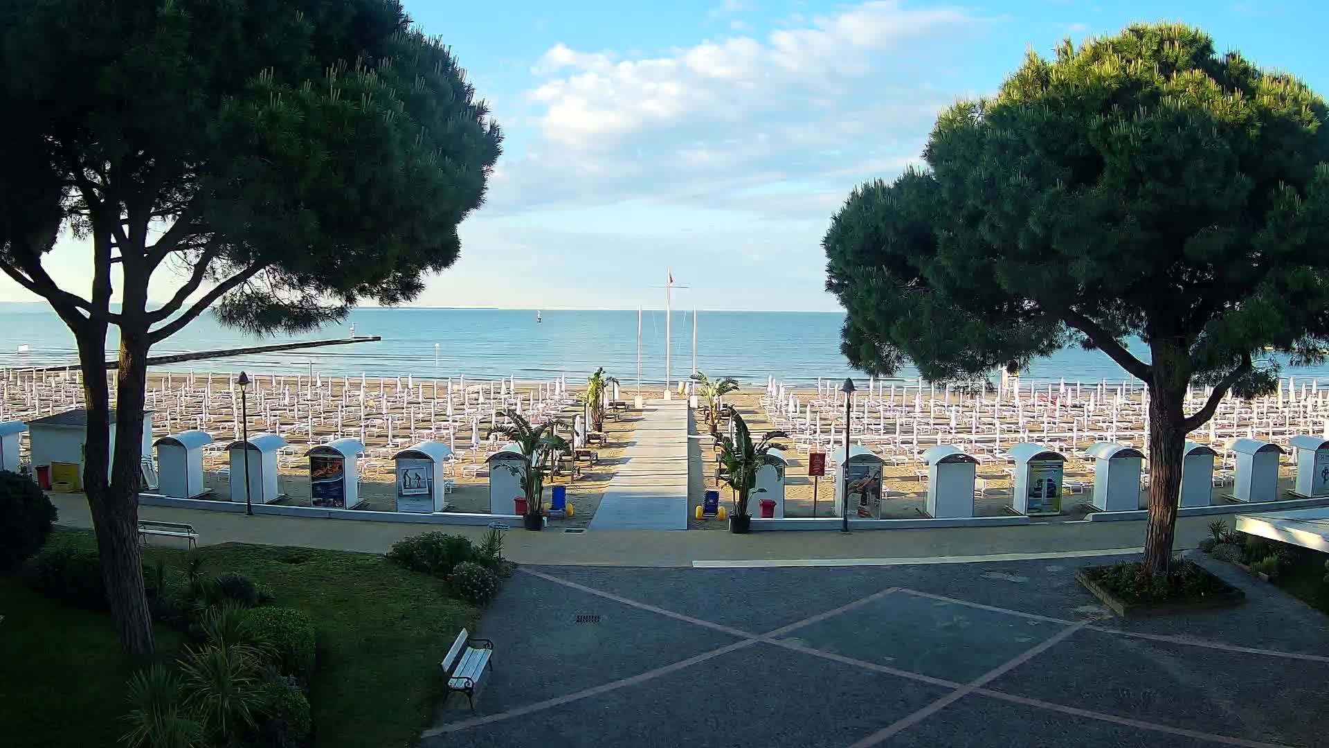 Grado Beach Webcam Entrance | Real-Time View of the Seaside