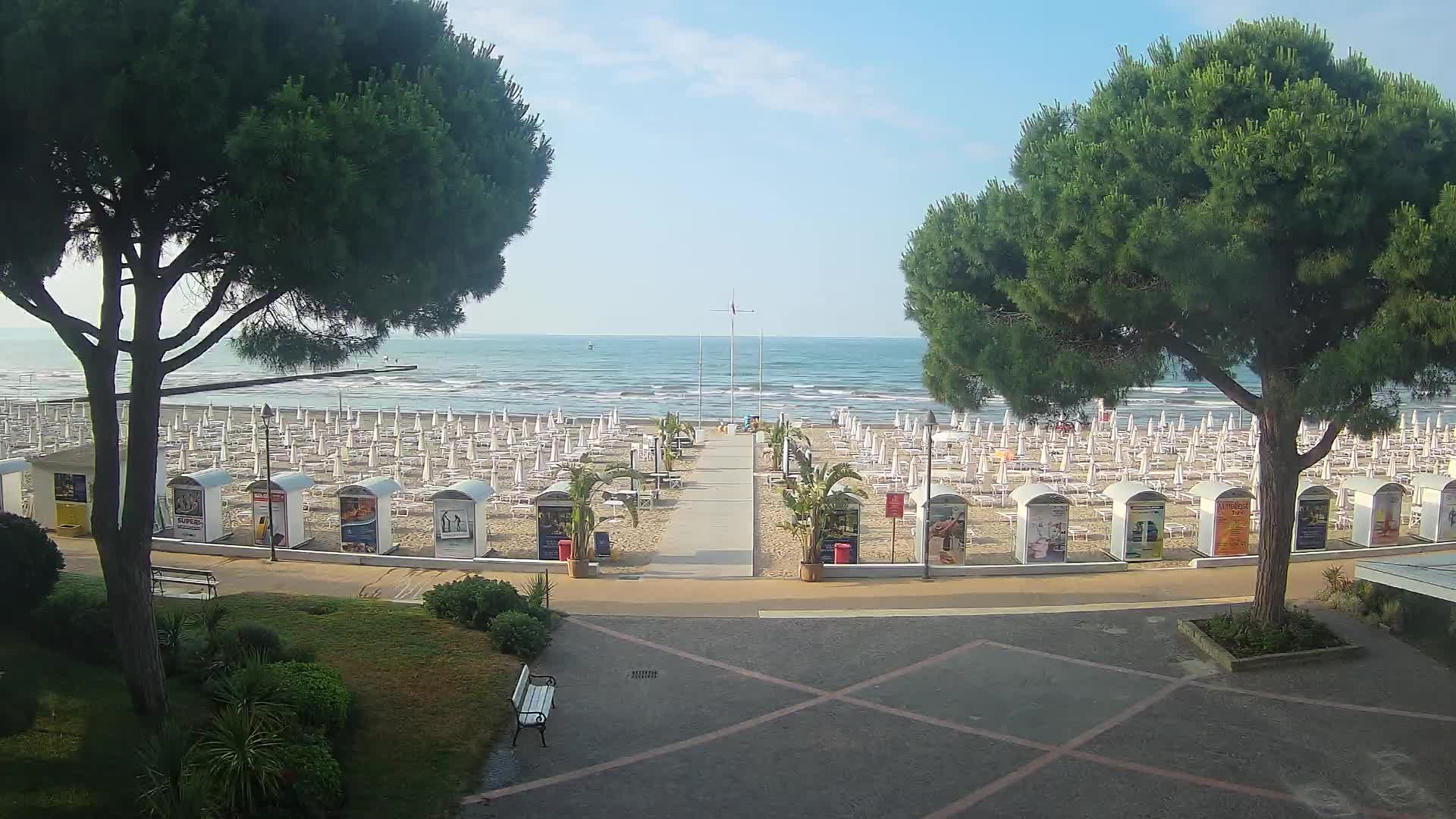 Grado Beach Webcam Entrance | Real-Time View of the Seaside