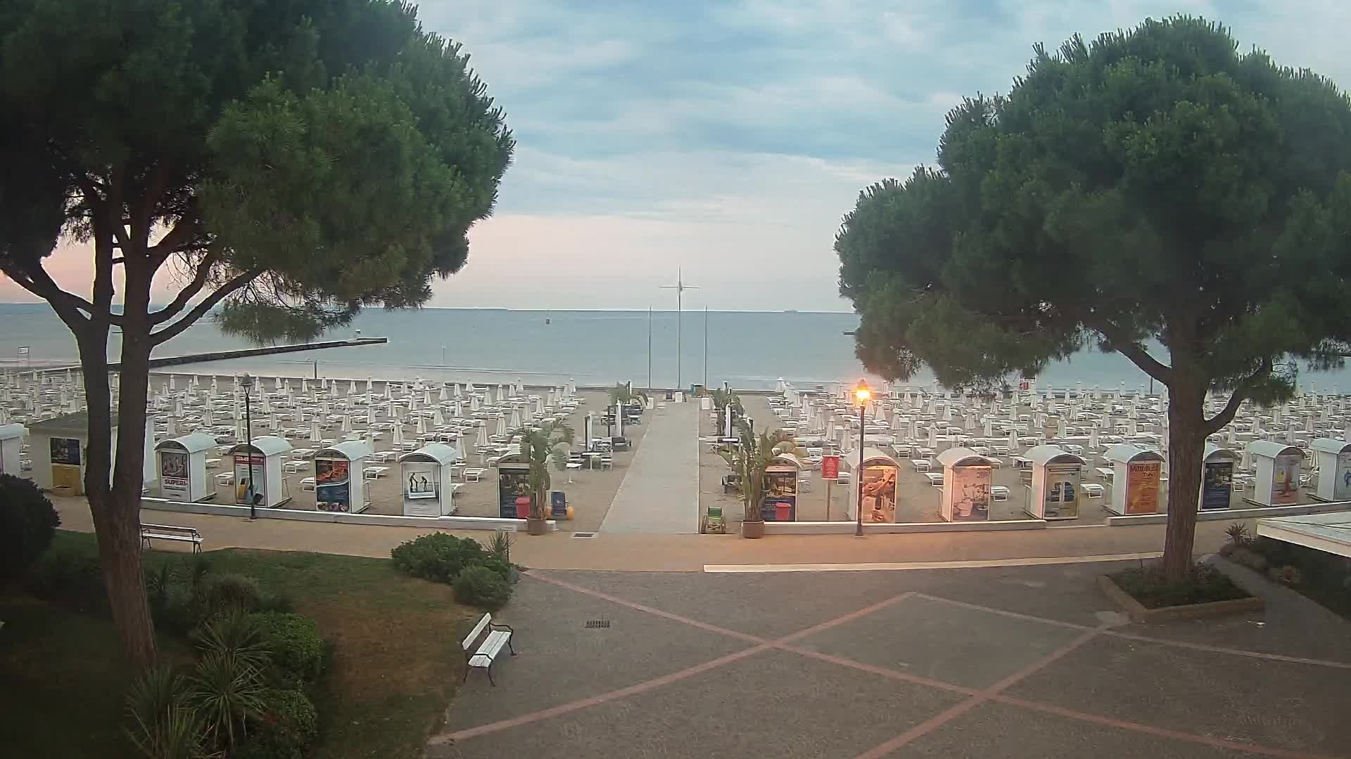Grado Beach Webcam Entrance | Real-Time View of the Seaside