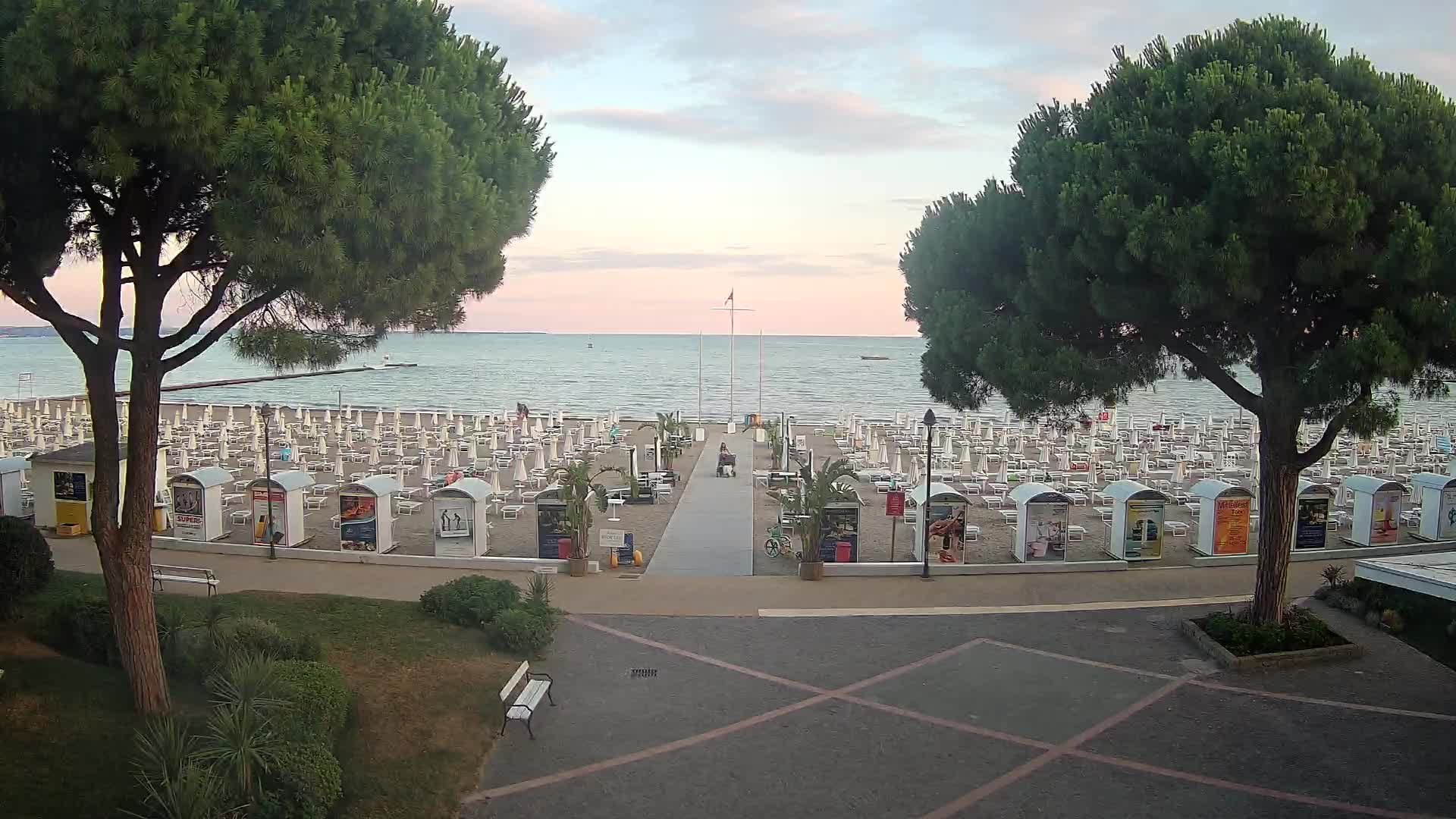 Grado Ulaz na Plažu | Pogled Uživo na Obalu