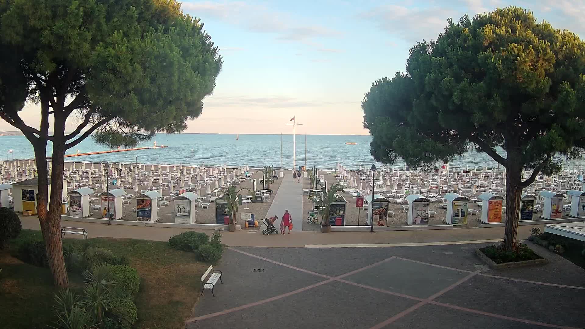 Grado Beach Webcam Entrance | Real-Time View of the Seaside