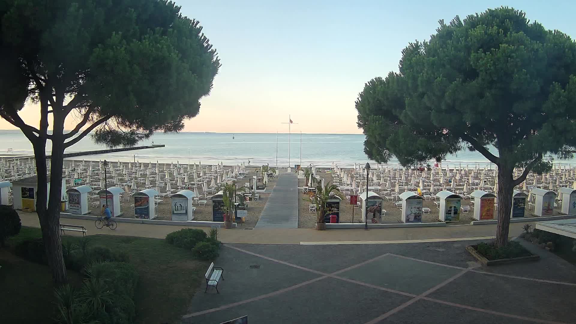 Grado Beach Webcam Entrance | Real-Time View of the Seaside