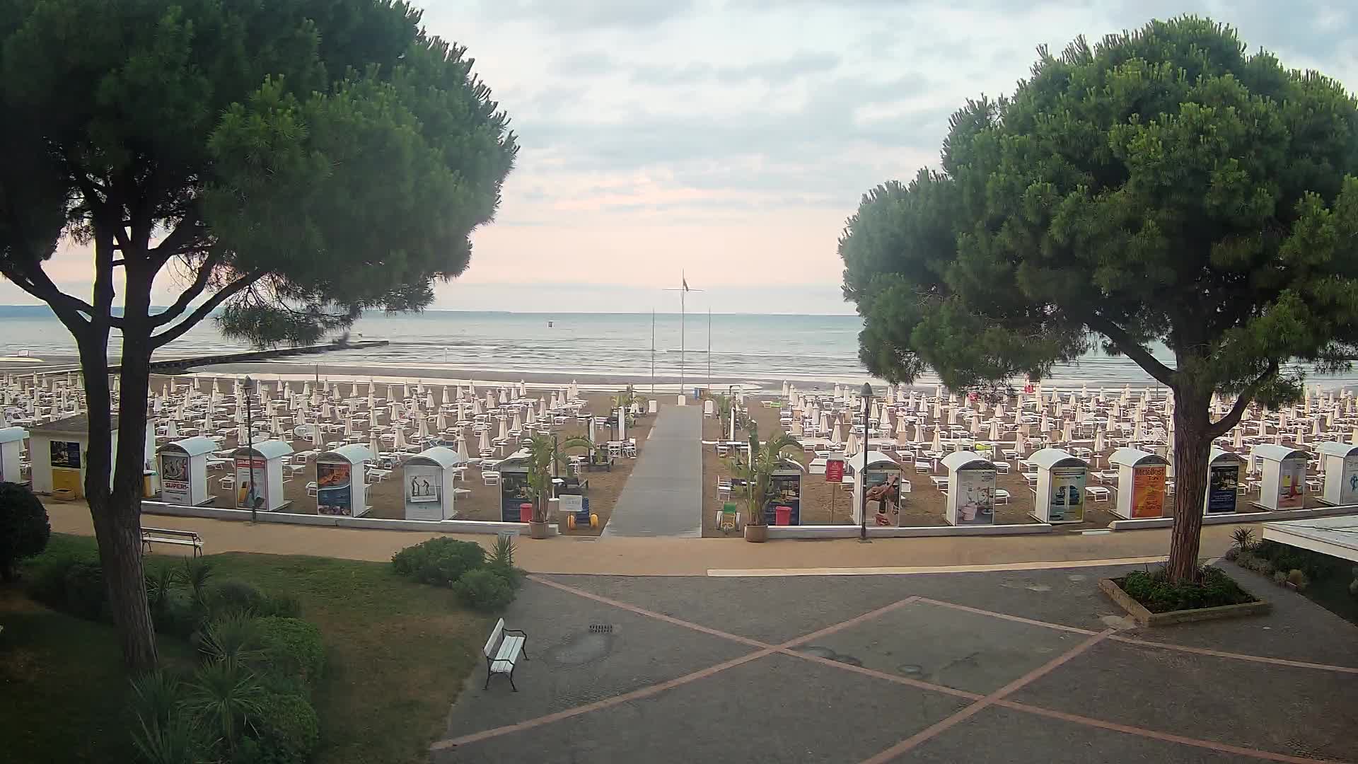Grado Ulaz na Plažu | Pogled Uživo na Obalu