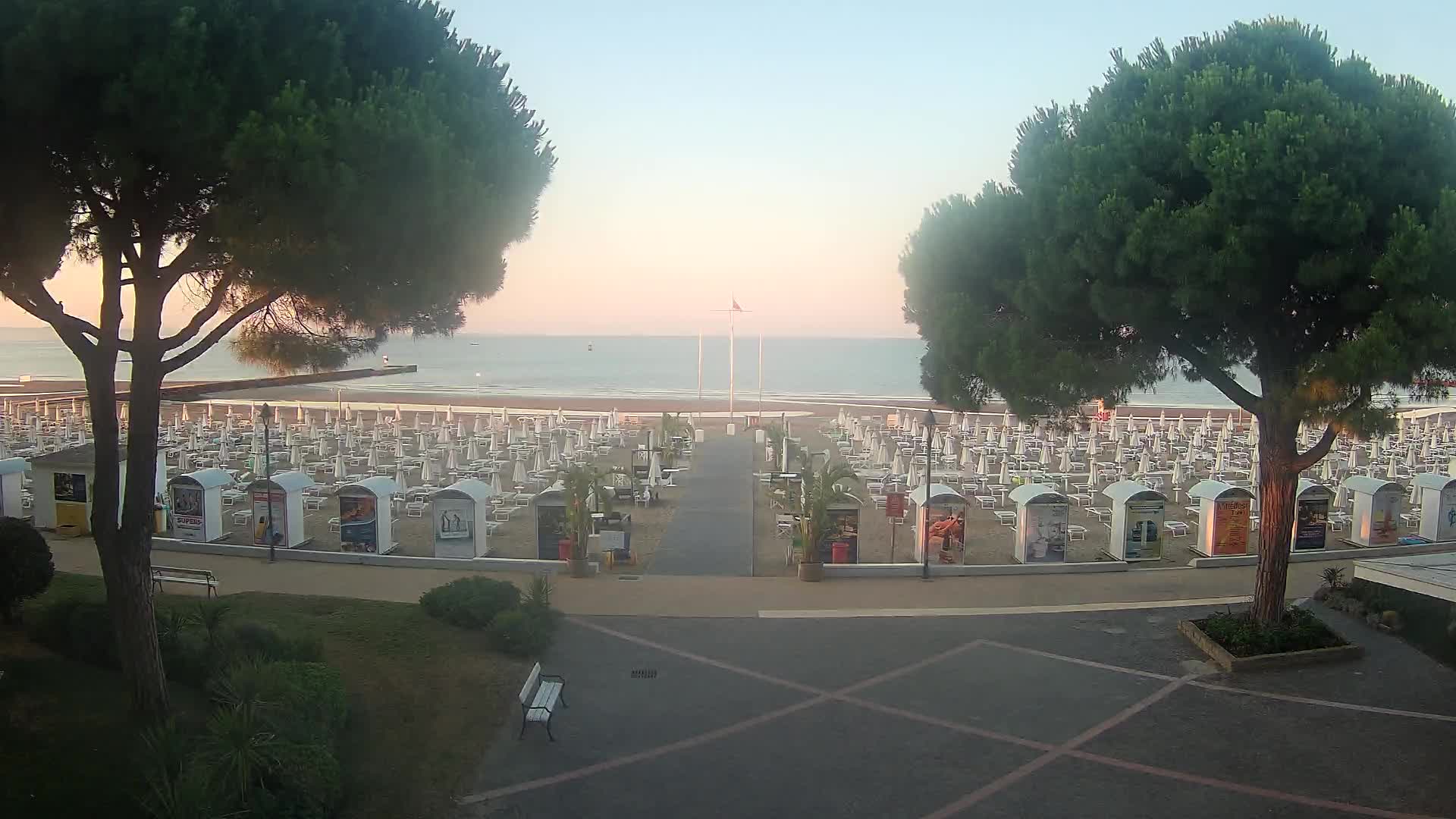 Grado Beach Webcam Entrance | Real-Time View of the Seaside