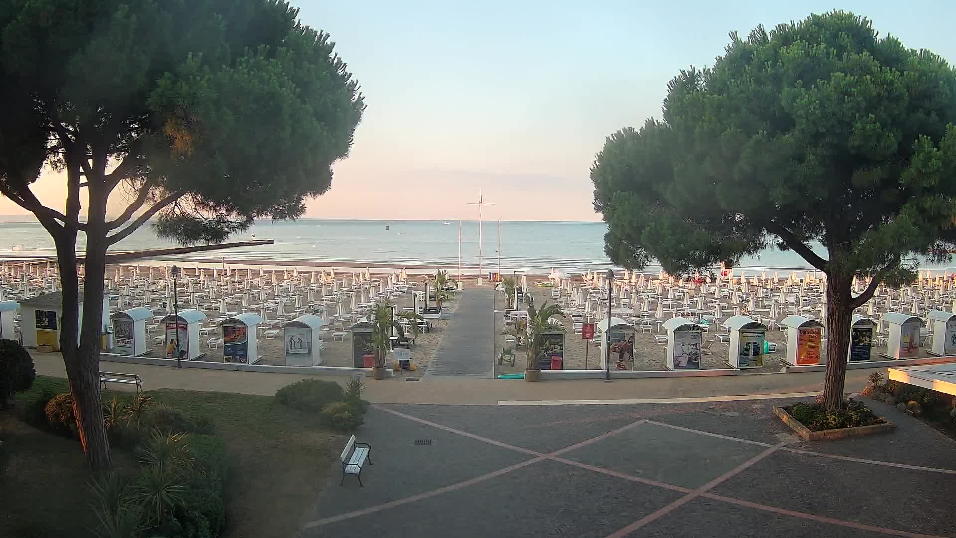 Grado Beach Webcam Entrance | Real-Time View of the Seaside