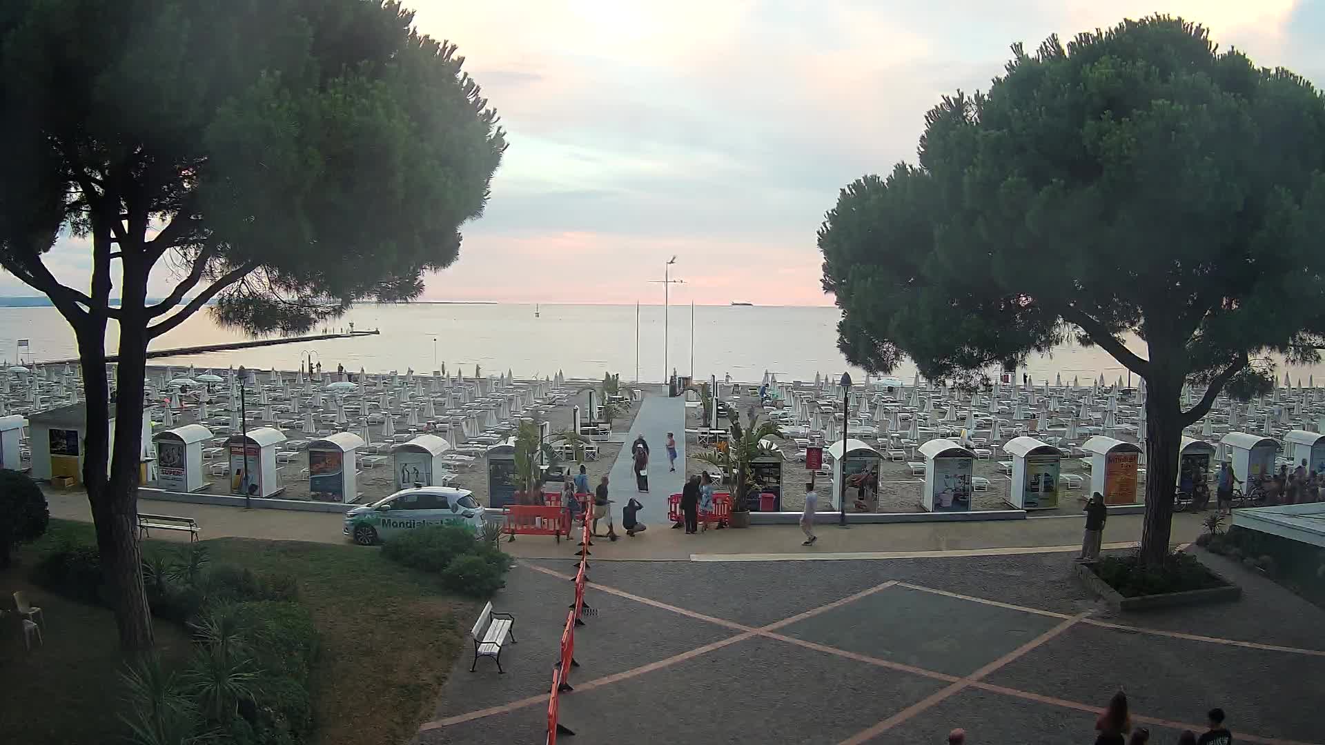 Grado Beach Webcam Entrance | Real-Time View of the Seaside
