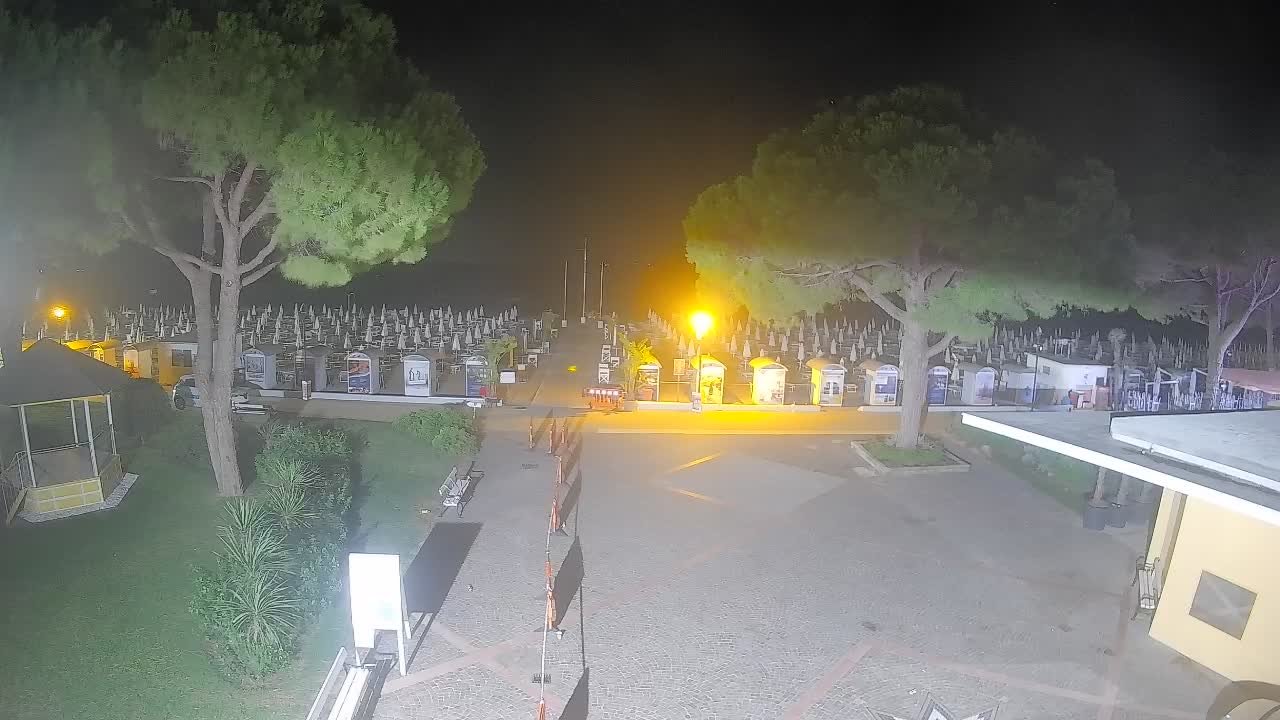 Grado Ulaz na Plažu | Pogled Uživo na Obalu