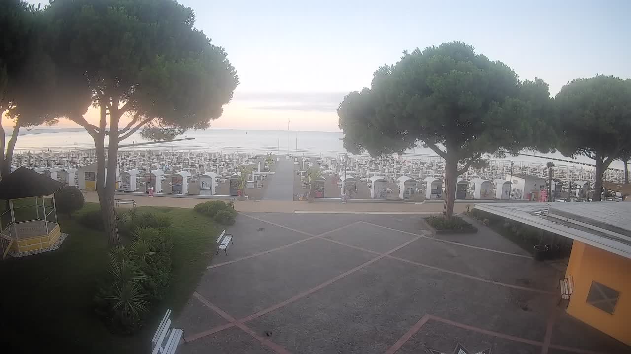 Grado Ulaz na Plažu | Pogled Uživo na Obalu
