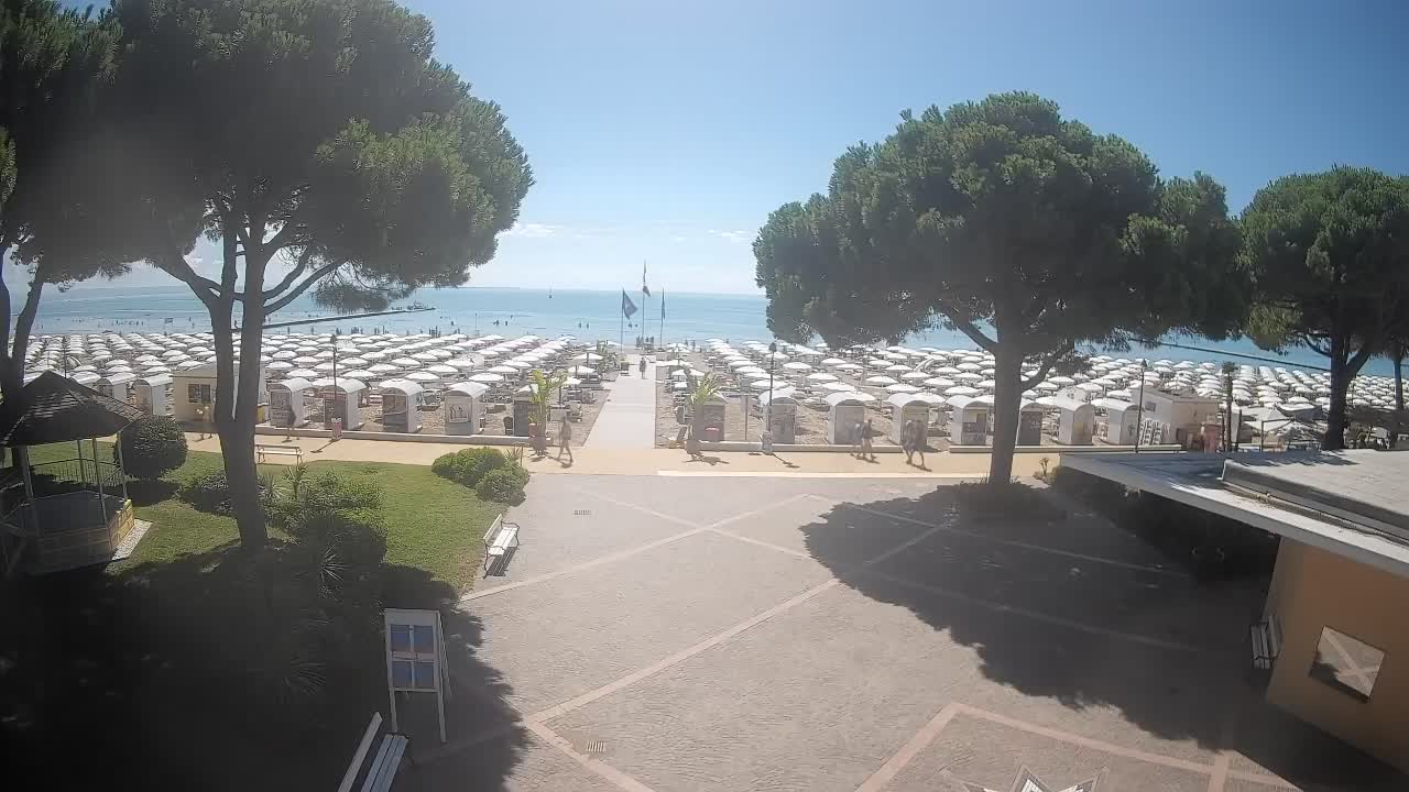 Grado Beach Webcam Entrance | Real-Time View of the Seaside