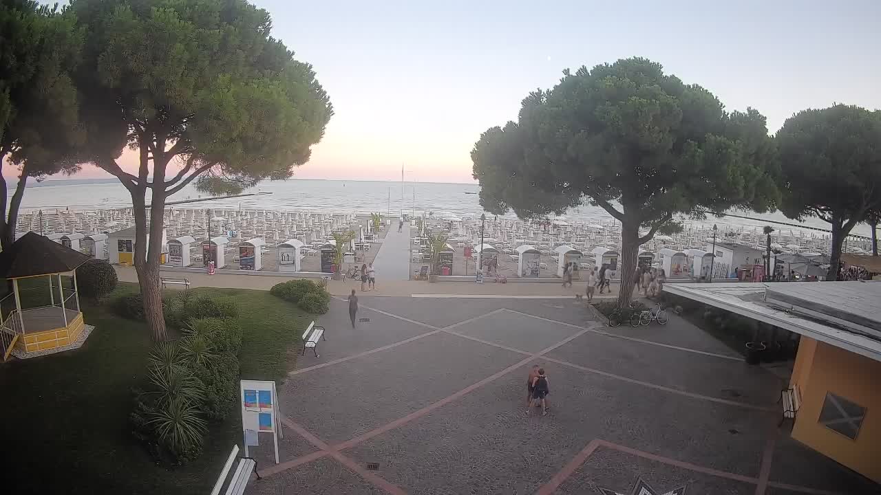 Grado Ulaz na Plažu | Pogled Uživo na Obalu