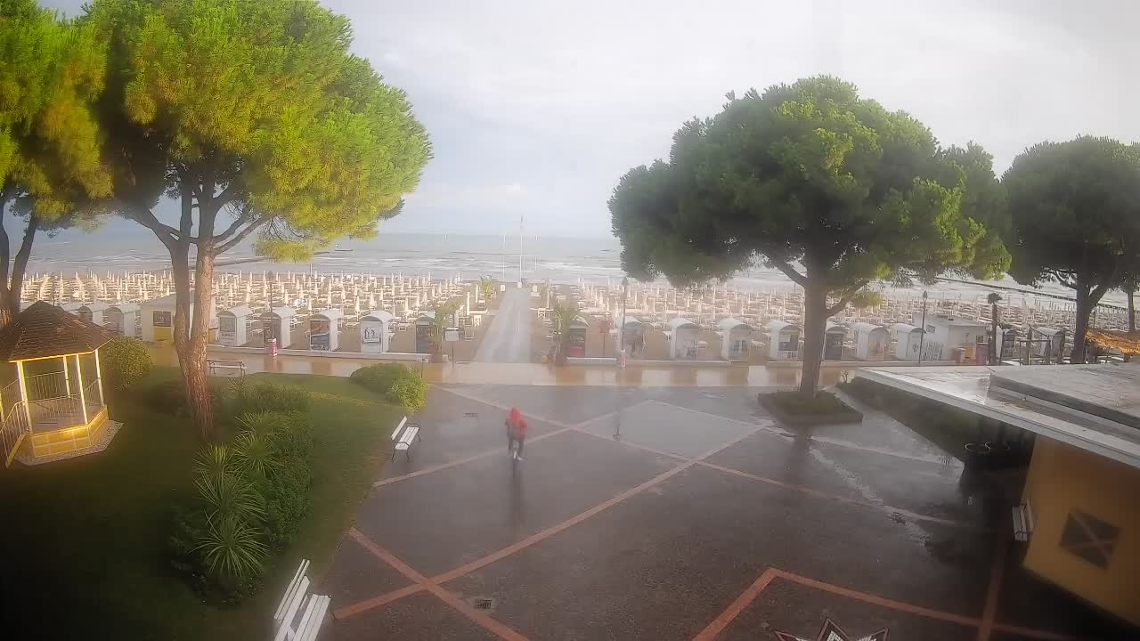 Grado Ulaz na Plažu | Pogled Uživo na Obalu