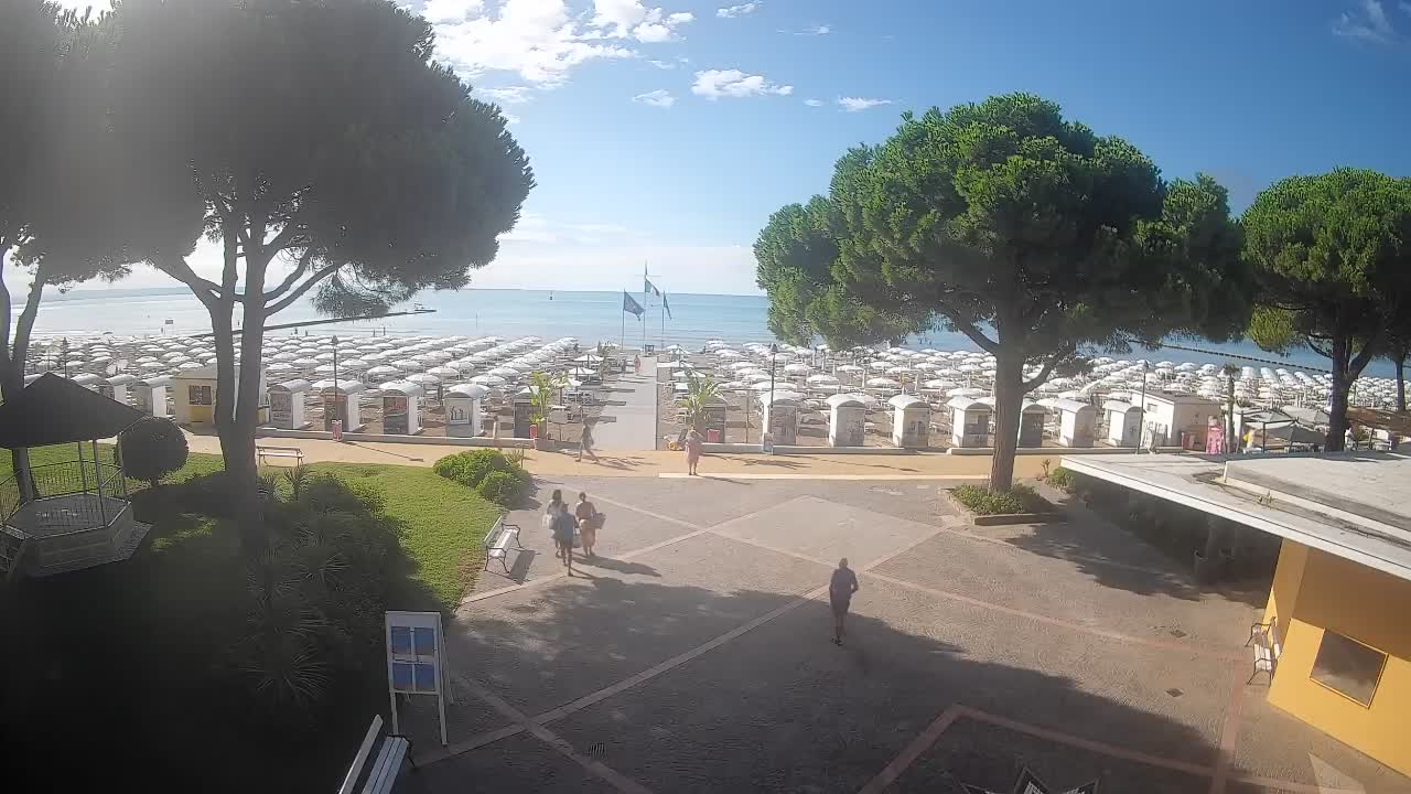 Grado Beach Webcam Entrance | Real-Time View of the Seaside