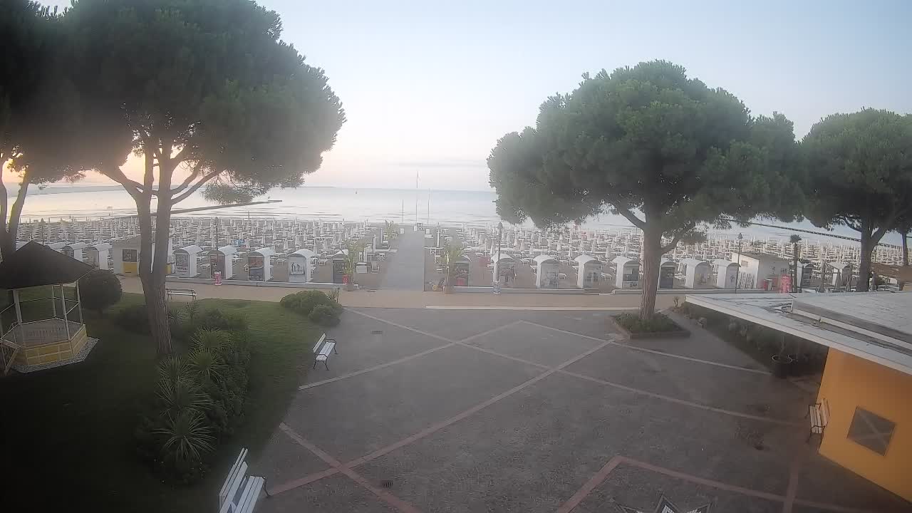 Grado Beach Webcam Entrance | Real-Time View of the Seaside
