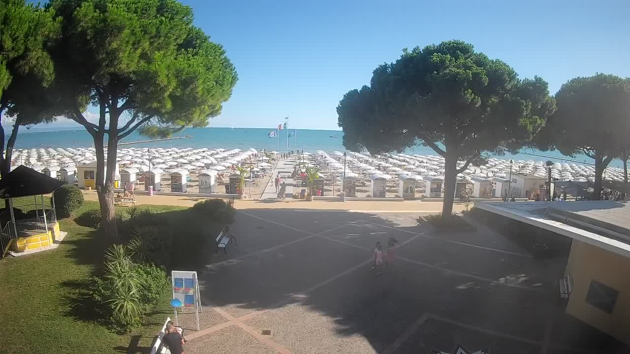 Grado Beach Webcam Entrance | Real-Time View of the Seaside