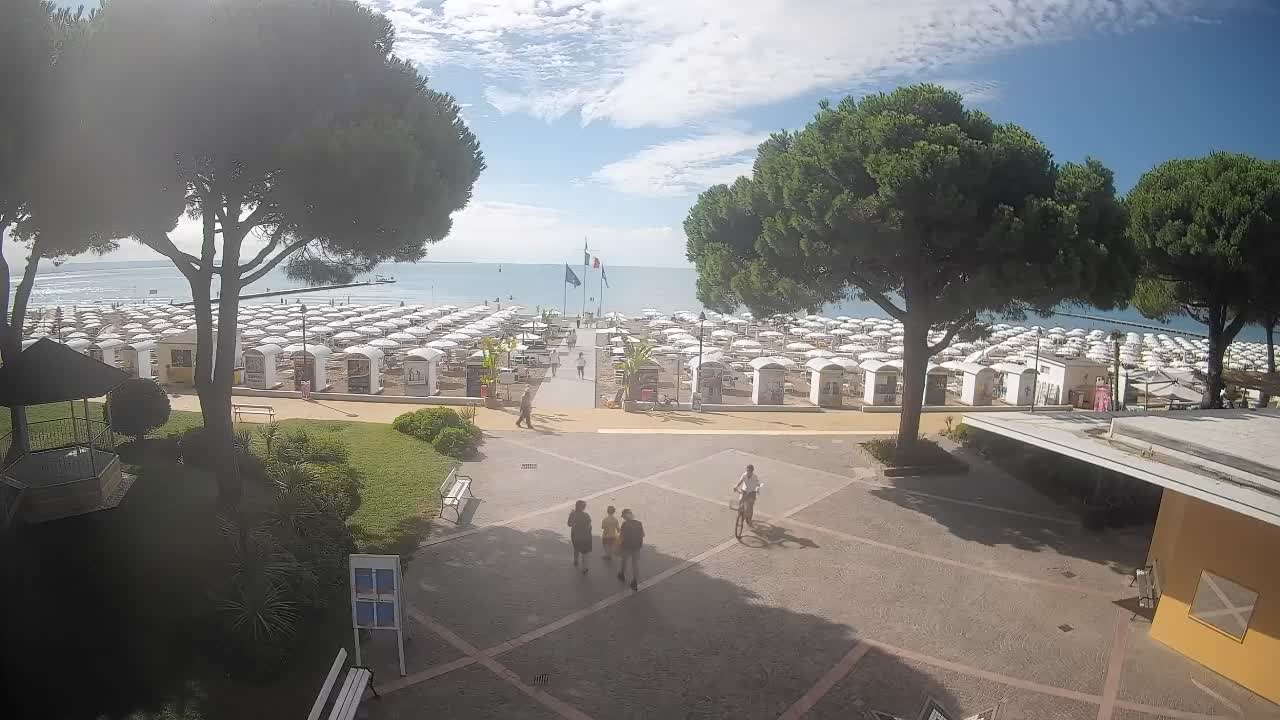 Grado Beach Webcam Entrance | Real-Time View of the Seaside