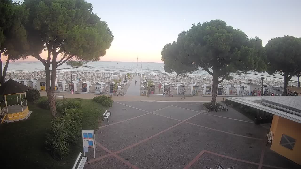 Grado Beach Webcam Entrance | Real-Time View of the Seaside