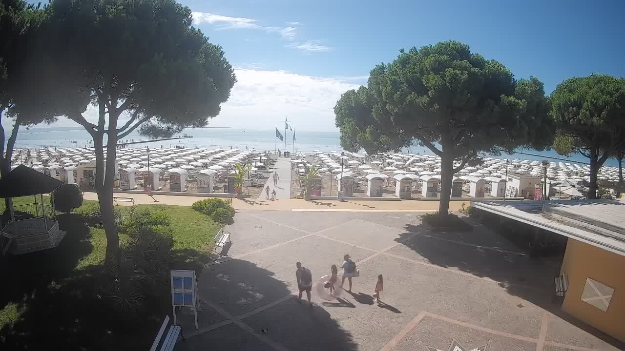 Grado Beach Webcam Entrance | Real-Time View of the Seaside