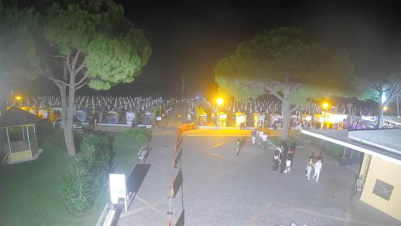 Grado Ulaz na Plažu | Pogled Uživo na Obalu