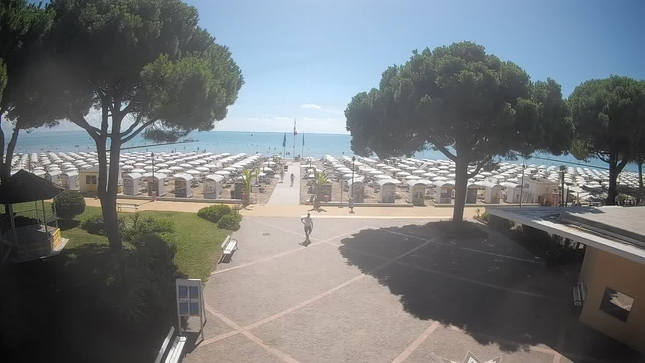Gradež Vhod na Plažo: Pogled v Živo na Obalo