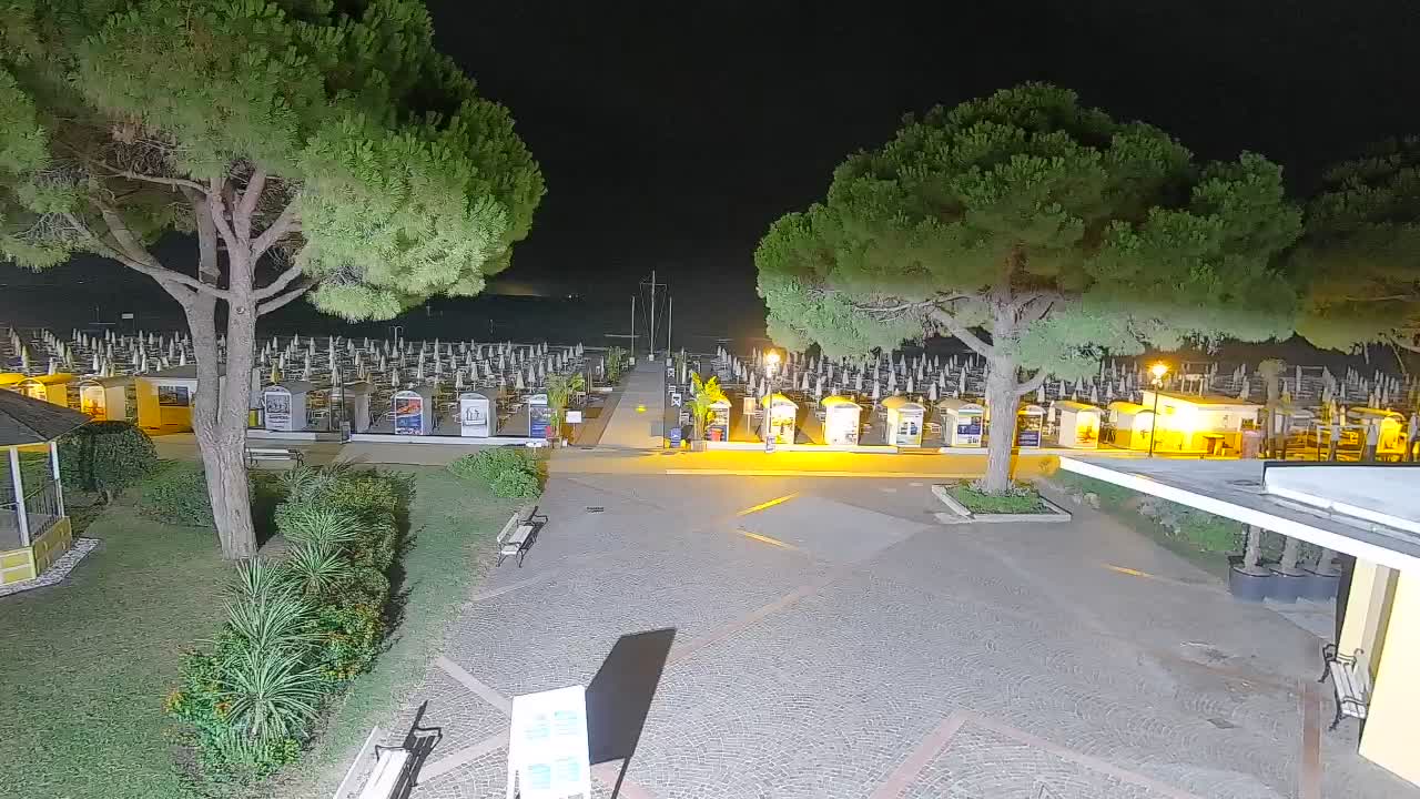 Grado Ulaz na Plažu | Pogled Uživo na Obalu