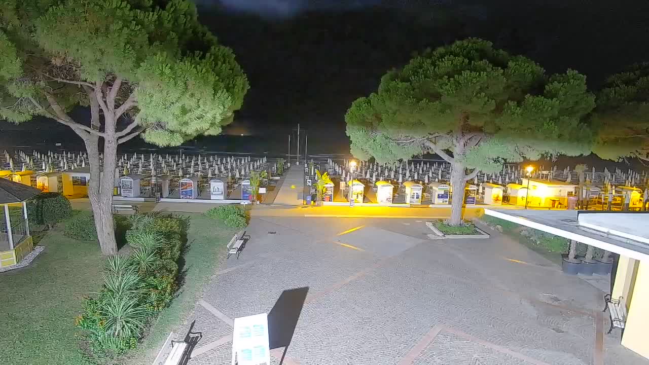Grado Ulaz na Plažu | Pogled Uživo na Obalu