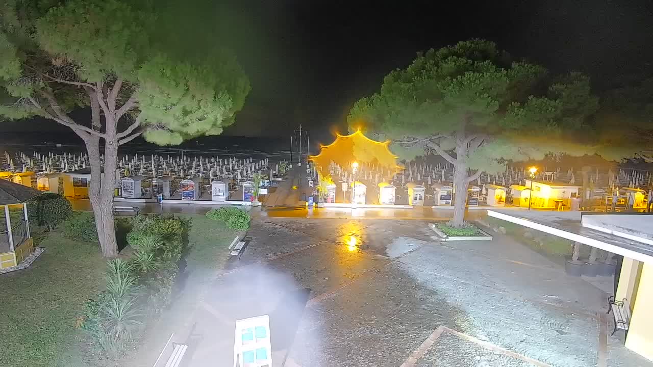 Grado Beach Webcam Entrance | Real-Time View of the Seaside