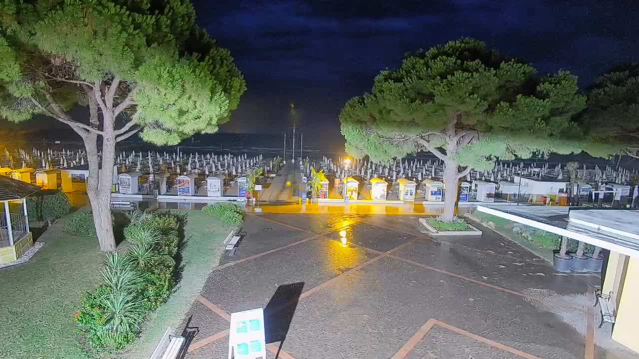 Grado Beach Webcam Entrance | Real-Time View of the Seaside