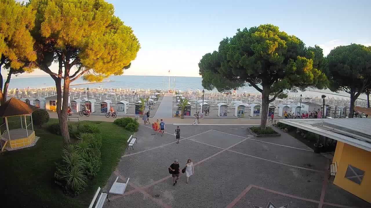 Grado Ulaz na Plažu | Pogled Uživo na Obalu