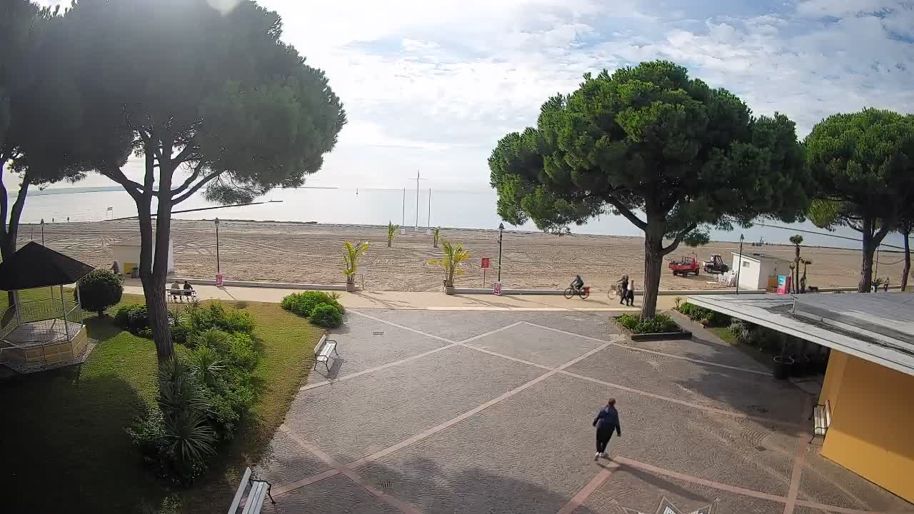 Grado Beach Webcam Entrance | Real-Time View of the Seaside