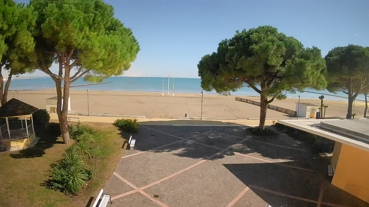 Grado Beach Webcam Entrance | Real-Time View of the Seaside