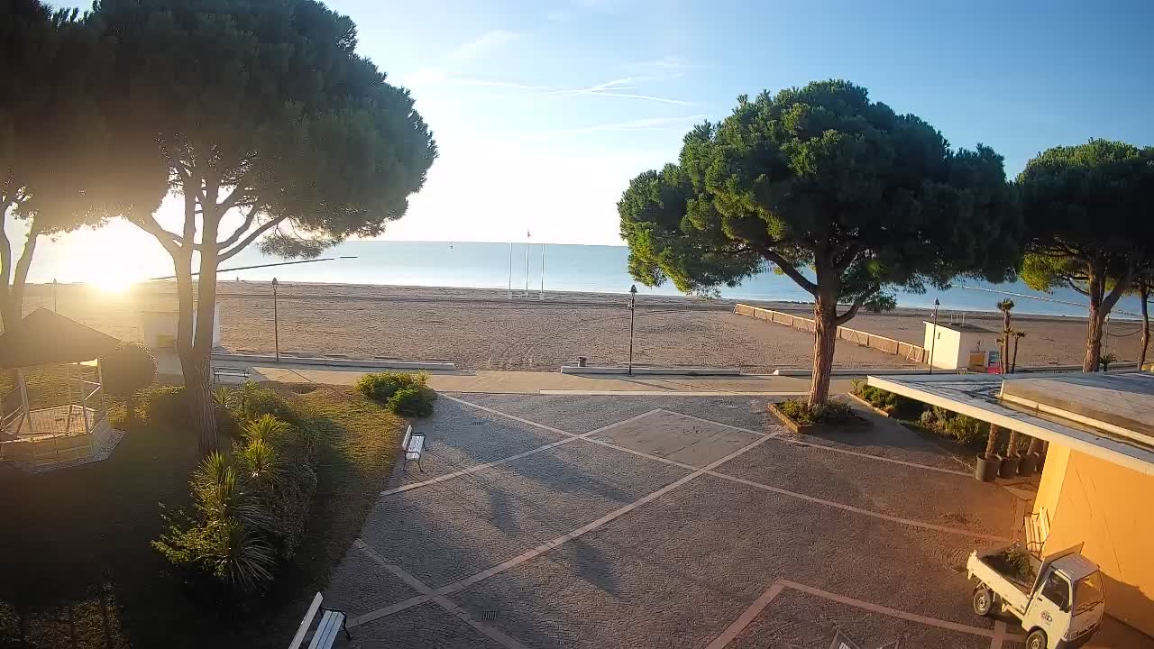 Grado Beach Webcam Entrance | Real-Time View of the Seaside