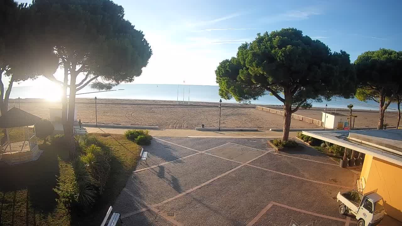 Grado Ulaz na Plažu | Pogled Uživo na Obalu