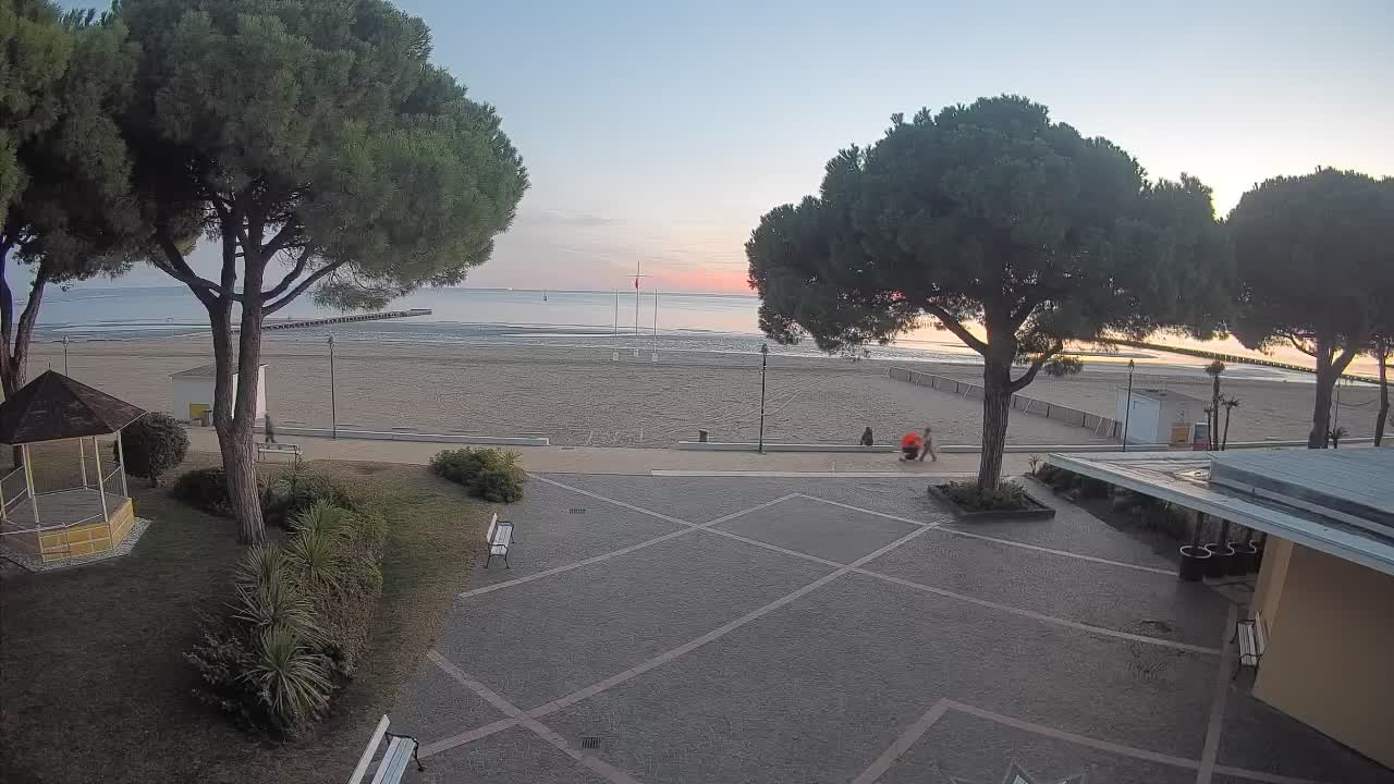 Grado Beach Webcam Entrance | Real-Time View of the Seaside