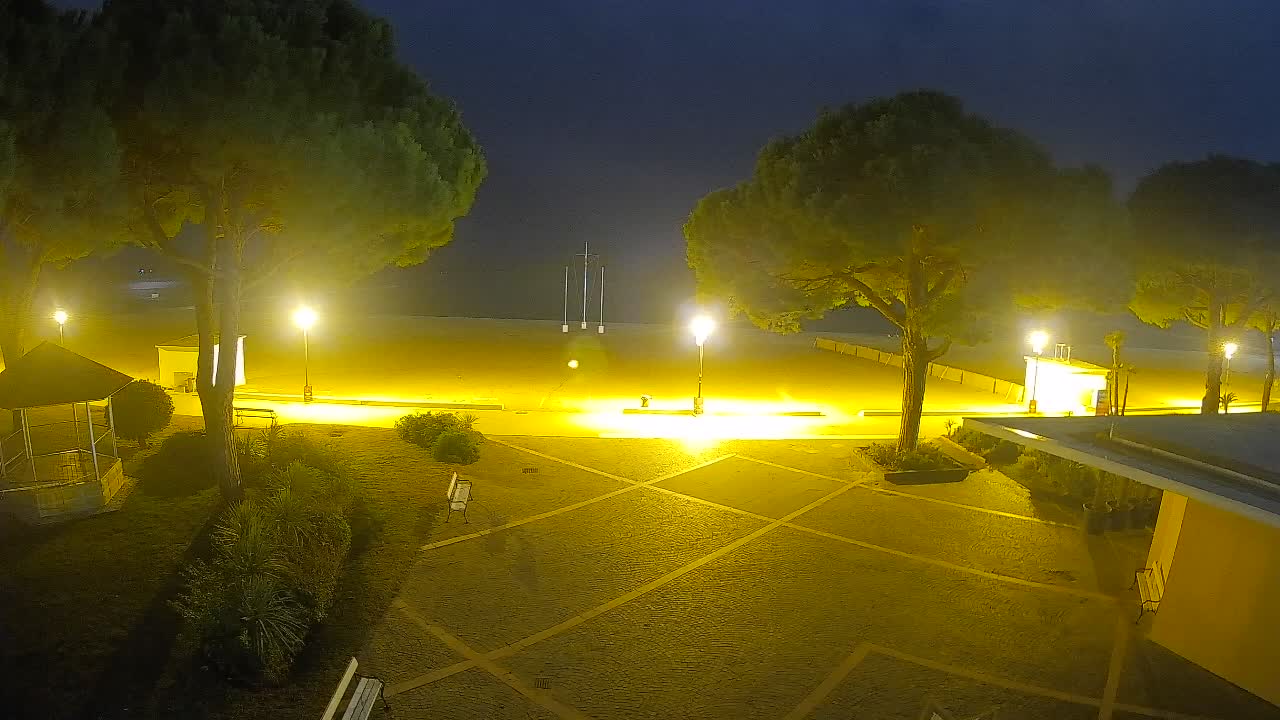 Grado Ulaz na Plažu | Pogled Uživo na Obalu