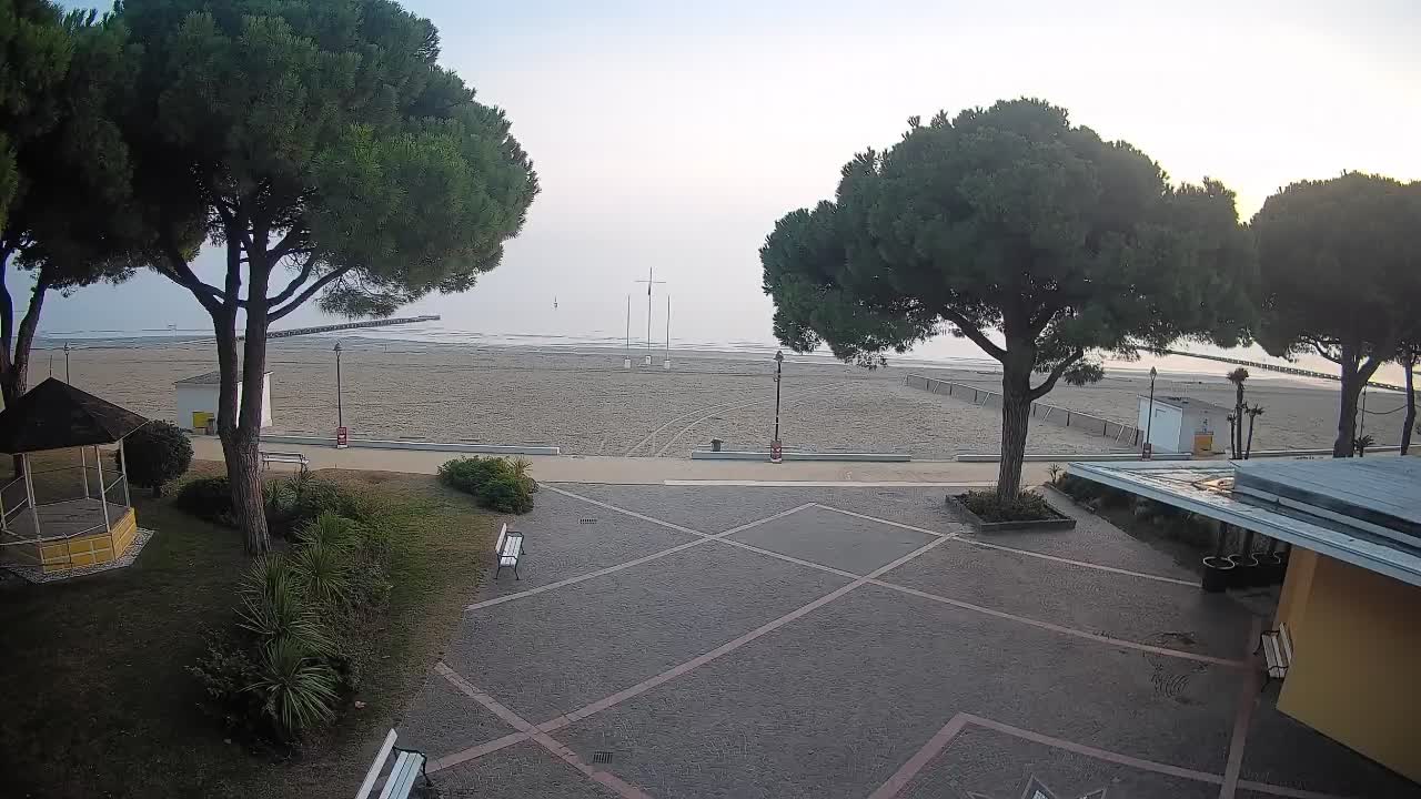 Grado Beach Webcam Entrance | Real-Time View of the Seaside