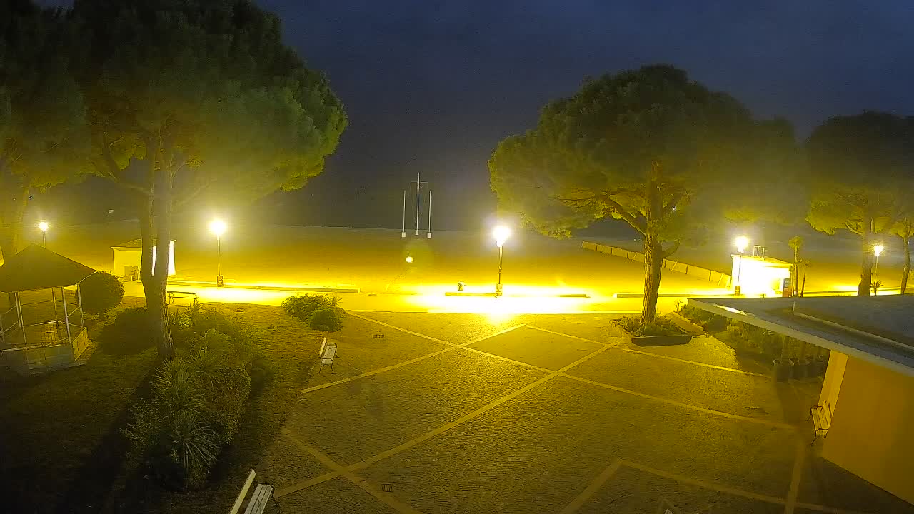 Grado Ulaz na Plažu | Pogled Uživo na Obalu