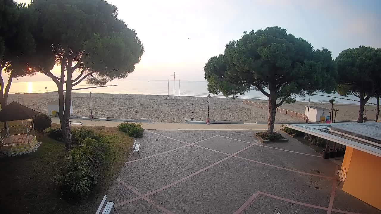 Grado Beach Webcam Entrance | Real-Time View of the Seaside