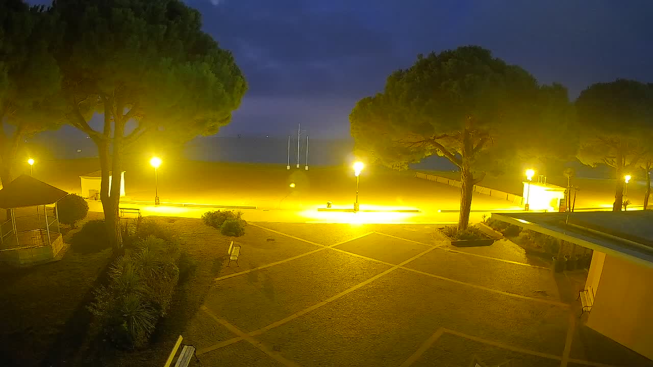 Grado Ulaz na Plažu | Pogled Uživo na Obalu